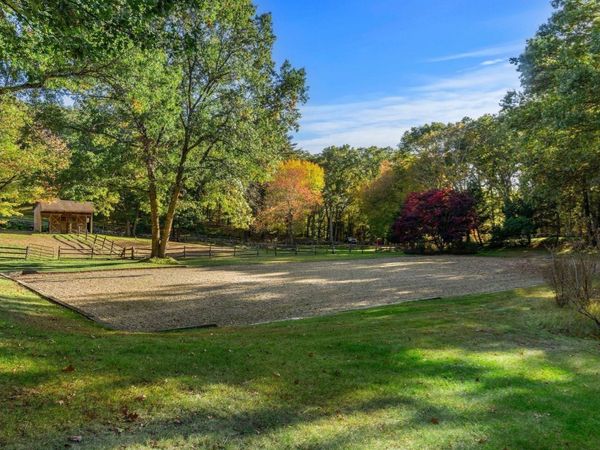 2 Spingler Dr, Hamilton, MA 01982