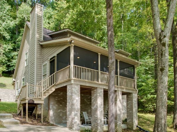 800 Harbor Dr, Lancaster, TN 38569