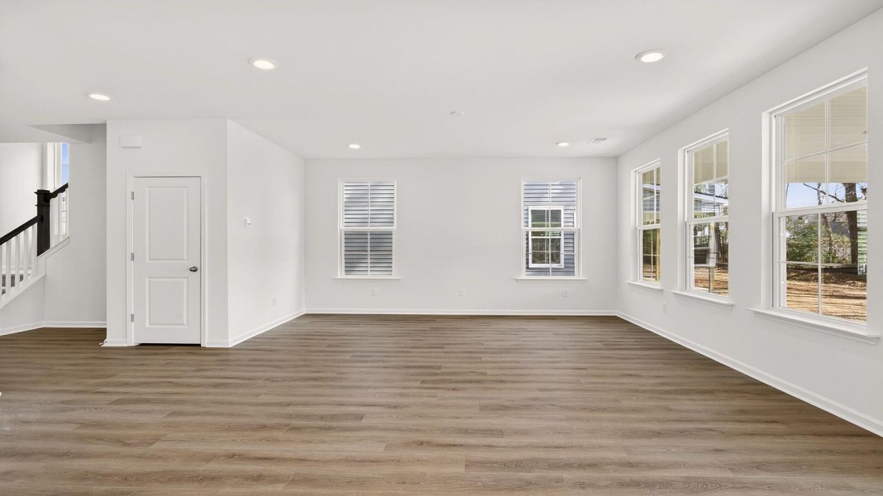 443 Cadbury Loop Photo 9