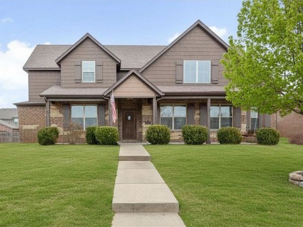 2200 NE Steinbeck Drive, Bentonville, AR 72712