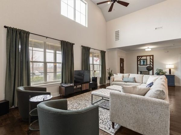 2200 NE Steinbeck Drive, Bentonville, AR 72712