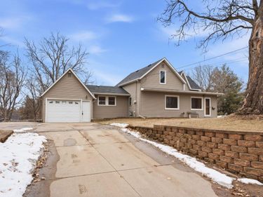 900 Greenvale Avenue W, Northfield, MN 55057
