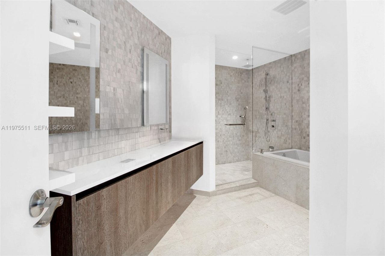 68 SE 6th St, Unit 2612, Miami, FL 33131 Photo