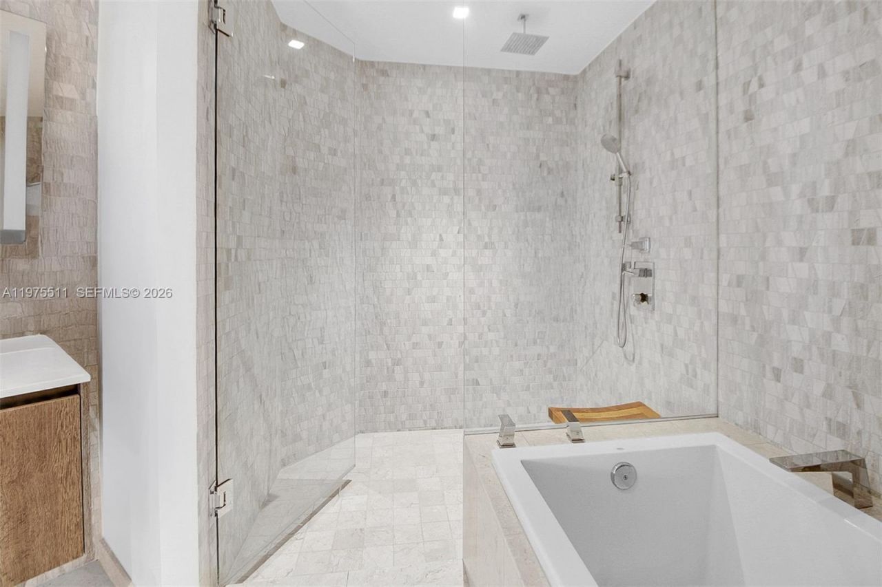 68 SE 6th St, Unit 2612, Miami, FL 33131 Photo