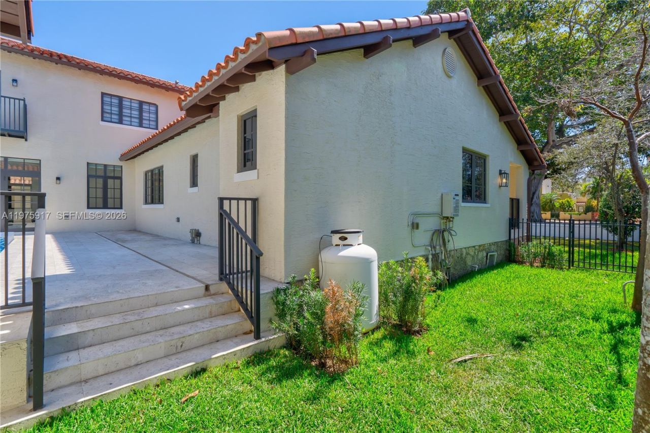 519 Alhambra Cir, Coral Gables, FL 33134 Photo