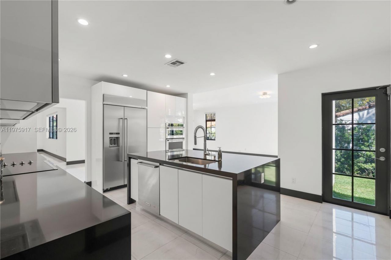 519 Alhambra Cir, Coral Gables, FL 33134 Photo