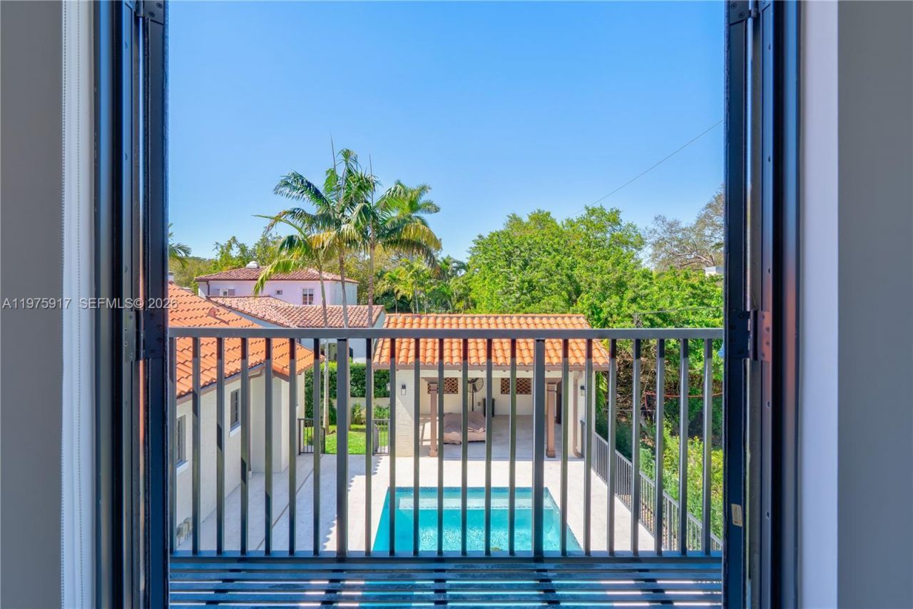 519 Alhambra Cir, Coral Gables, FL 33134 Photo