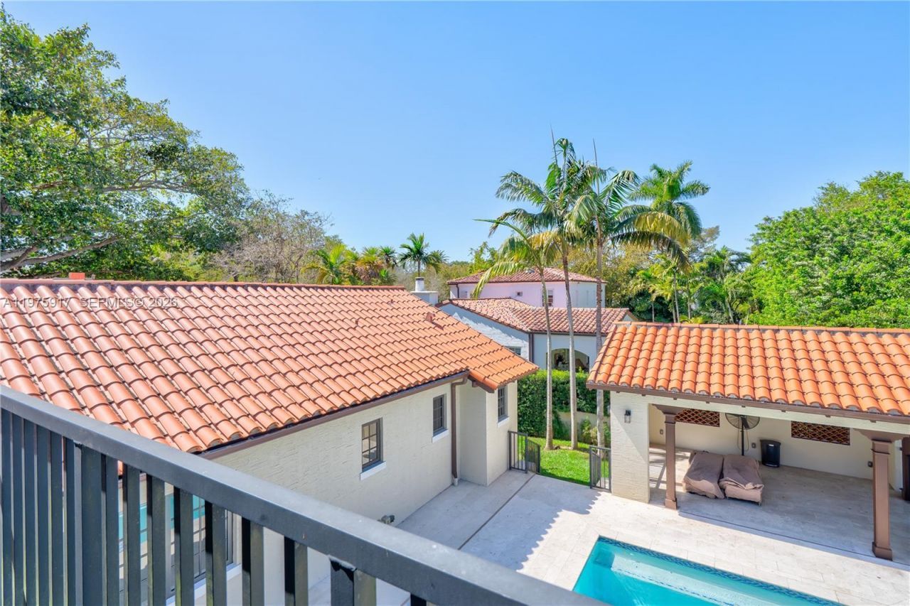 519 Alhambra Cir, Coral Gables, FL 33134 Photo