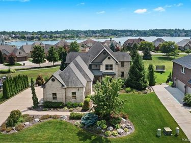 10511 Stoney Point Drive, Green Oak Twp, MI 48178