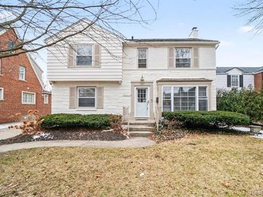 26079 York Road, Huntington Woods, MI 48070