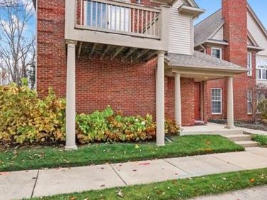 28266 Carlton Way Drive, Novi, MI 48377
