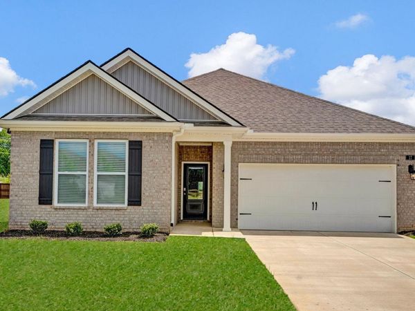 585 RIVERDALE DR, Oakland, TN 38060