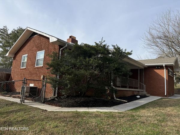 118 E Newkirk Lane, Oak Ridge, TN 37830