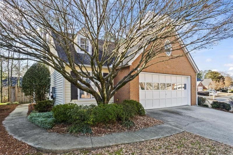 261 Dennis Drive, Alpharetta, GA 30009 Main Photo