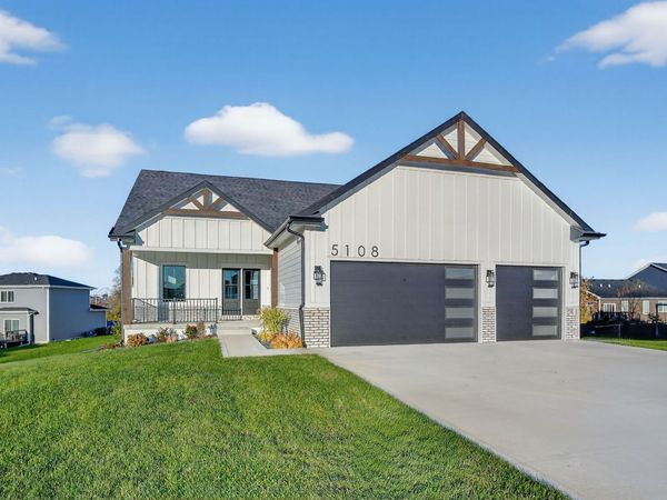 5108 154TH Circle , Urbandale, IA 50323