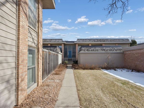 6320 Barrie Road, Unit 2B, Edina, MN 55435