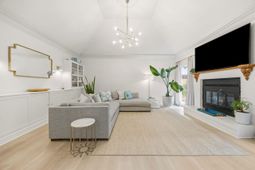 12 Valencia Circle photo 4