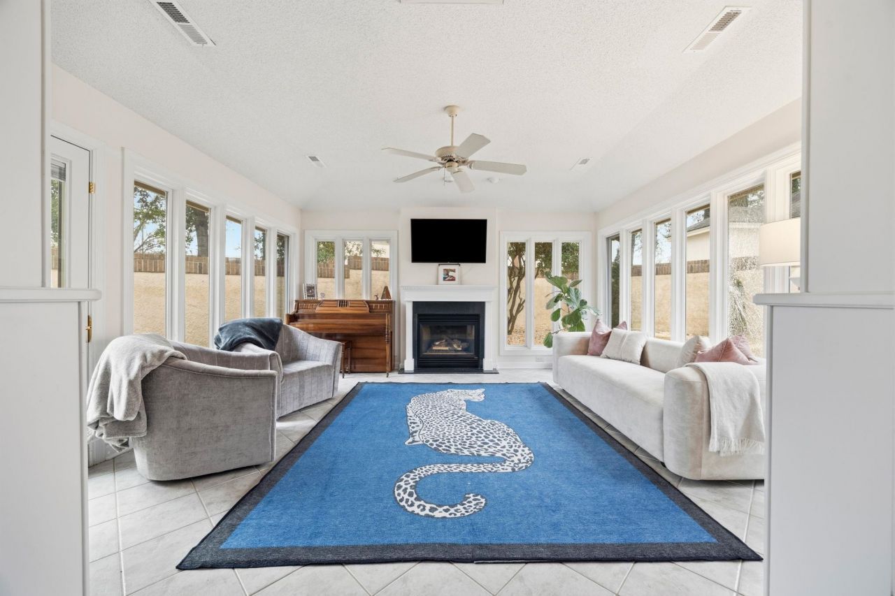 12 Valencia Circle Photo 6