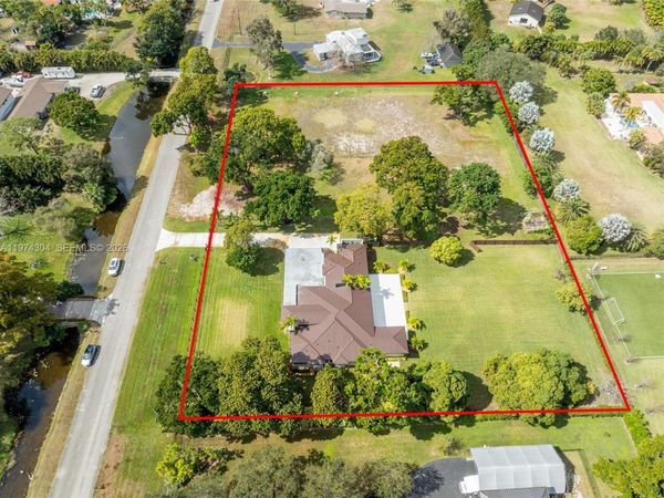 14401 W Palomino Dr, Southwest Ranches, FL 33330