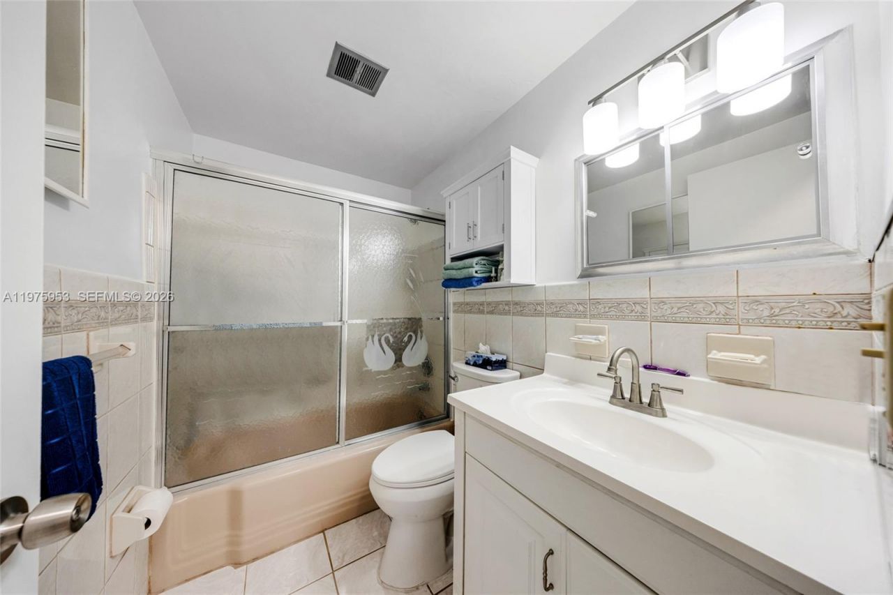 1015 SW 11th Ave, Unit 5K, Hallandale Beach, FL 33009 Photo