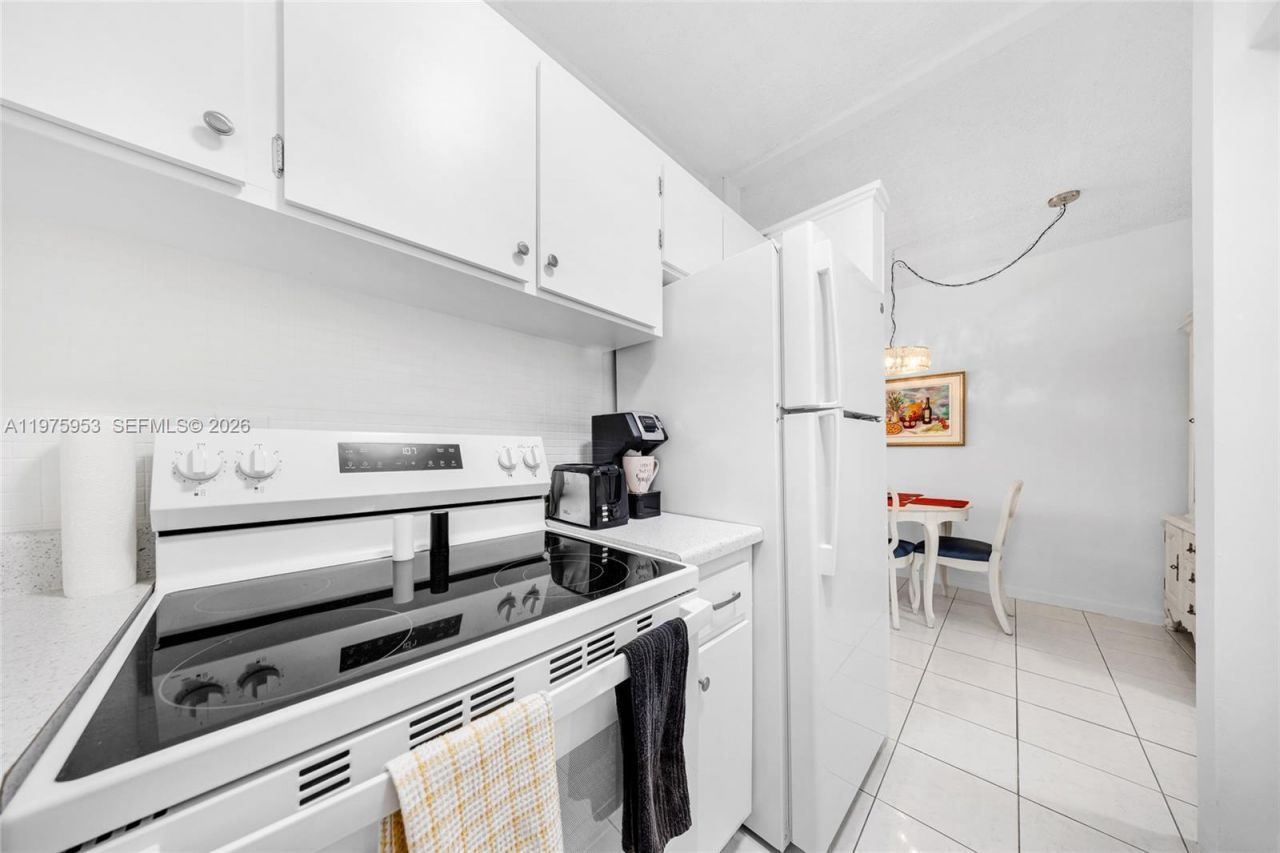 1015 SW 11th Ave, Unit 5K, Hallandale Beach, FL 33009 Photo