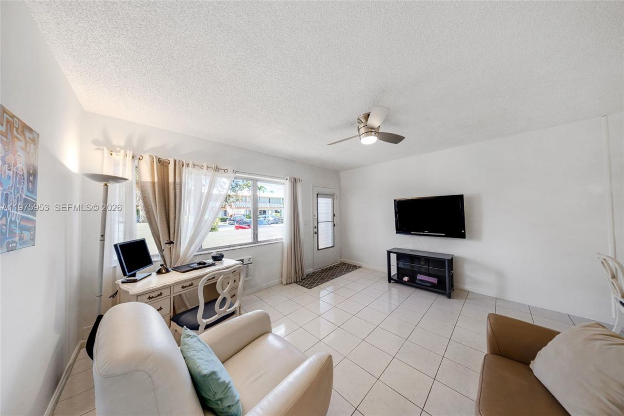1015 SW 11th Ave, Unit 5K, Hallandale Beach, FL 33009 Photo