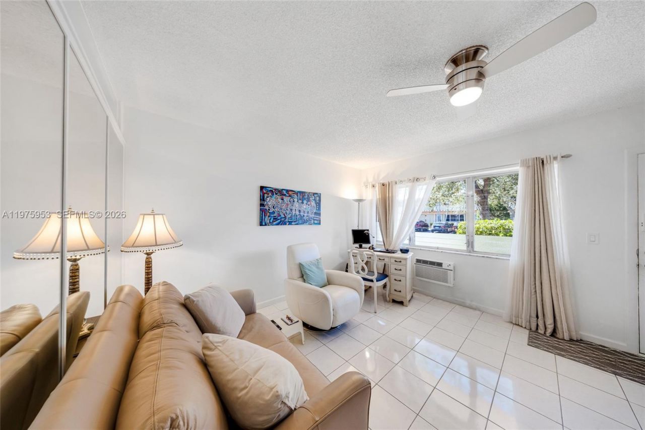 1015 SW 11th Ave, Unit 5K, Hallandale Beach, FL 33009 Photo
