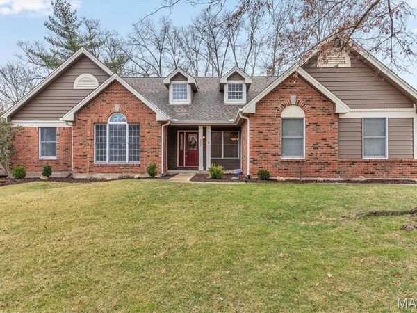 390 Portsmouth Drive , St Charles, MO 63303