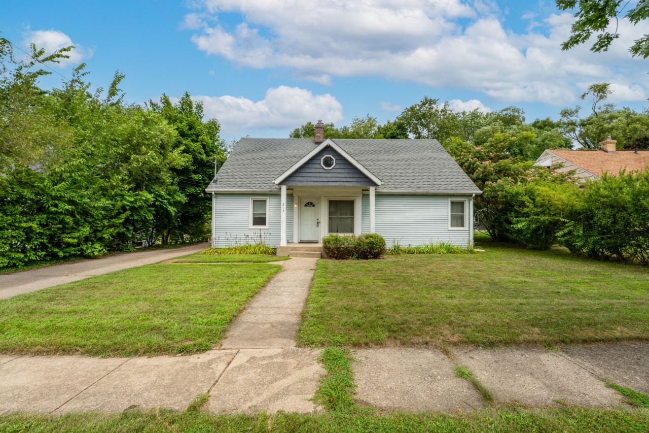 213 E Van Hoesen Boulevard, Portage, MI 49002 Main Photo