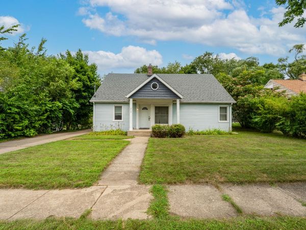 213 E Van Hoesen Boulevard, Portage, MI 49002