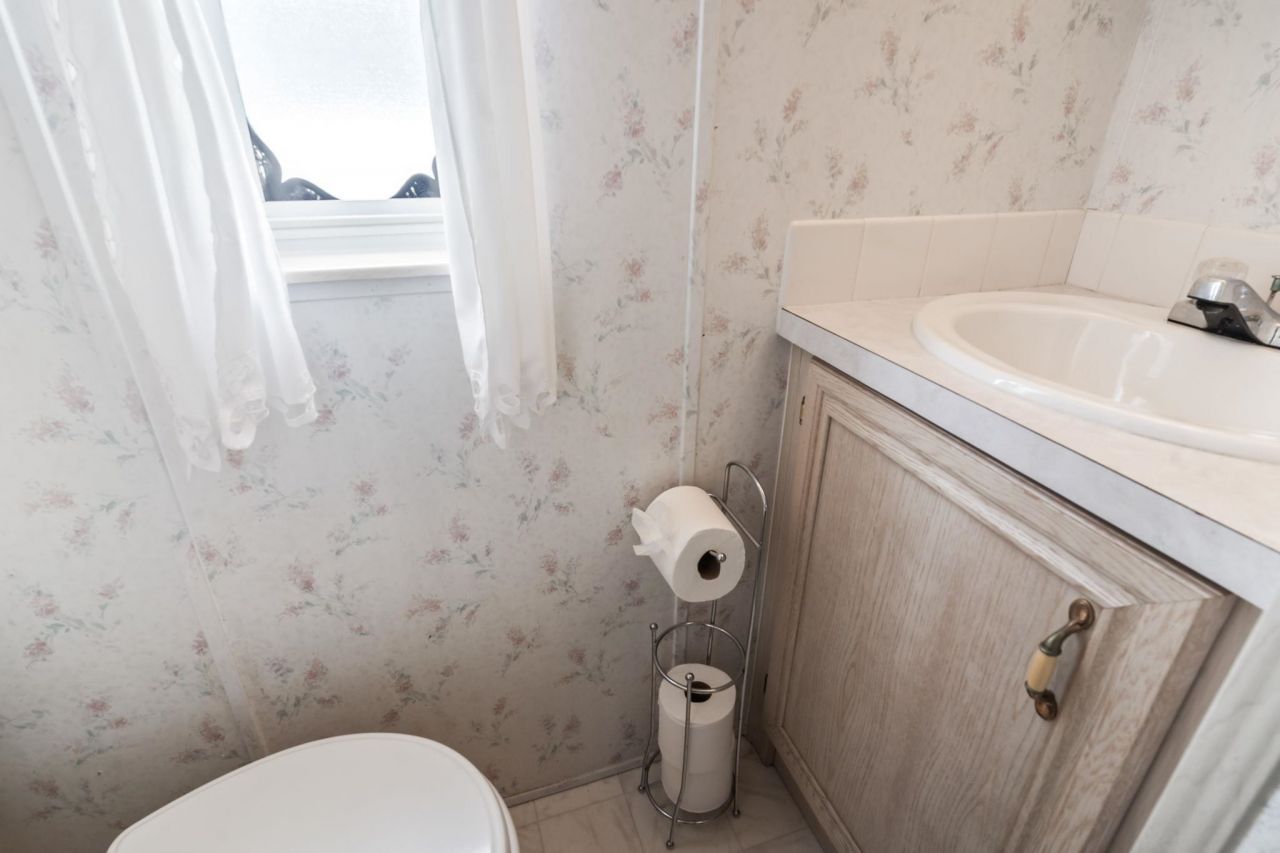 9700 Kings Rd.  Photo 8