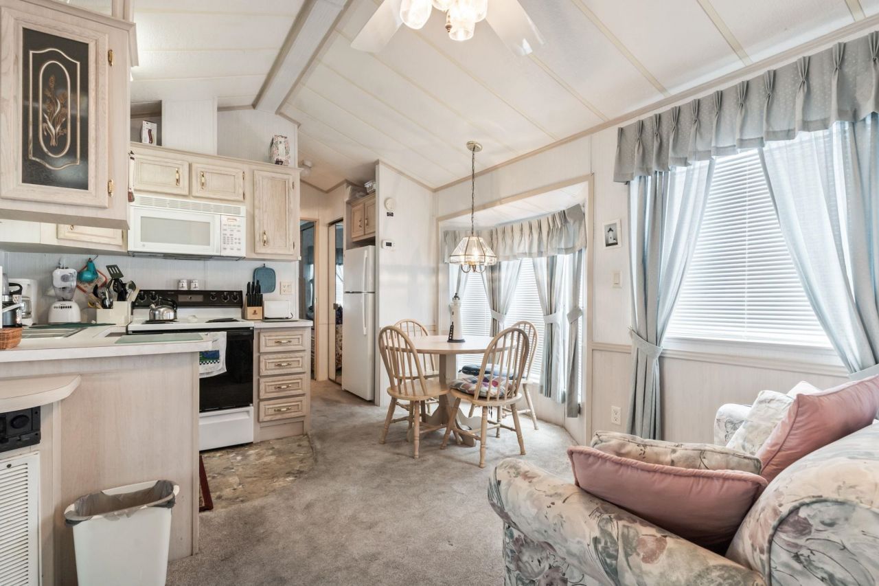 9700 Kings Rd.  Photo 9