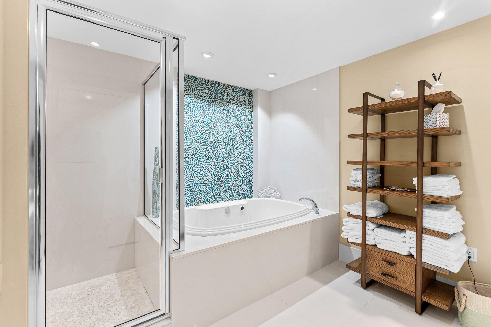 155 S Ocean Avenue, Unit 303, Palm Beach Shores, FL 33404 Photo