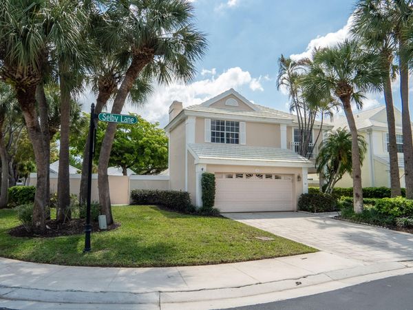 33 Selby Lane, Palm Beach Gardens, FL 33418