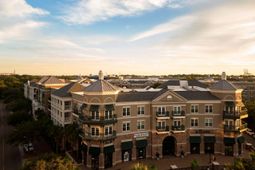 211 River Landing Drive photo 4