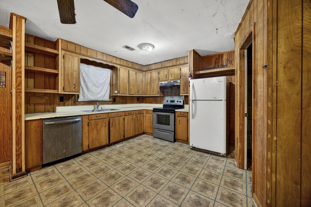 601 Levee Drive Photo 11