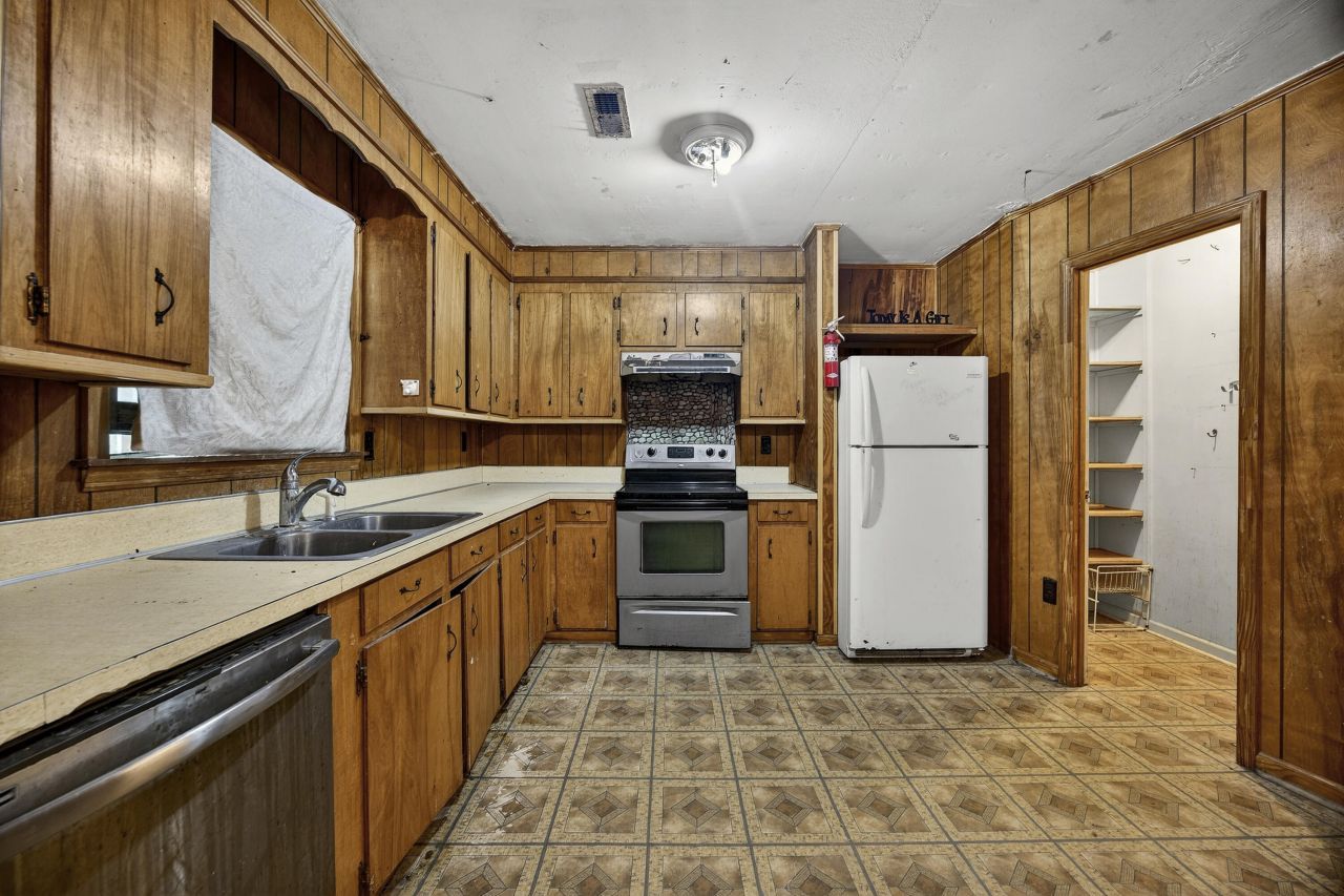 601 Levee Drive Photo 12