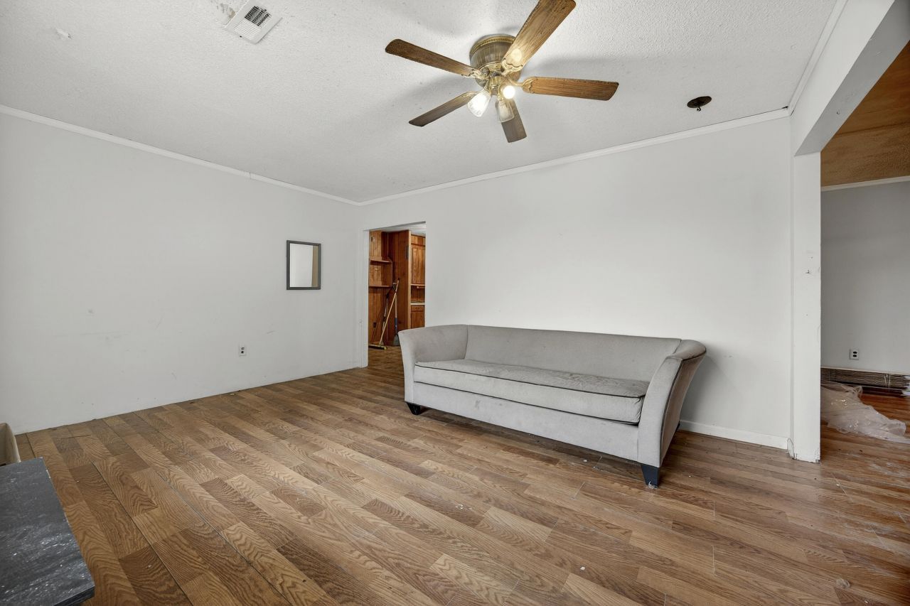 601 Levee Drive Photo 9