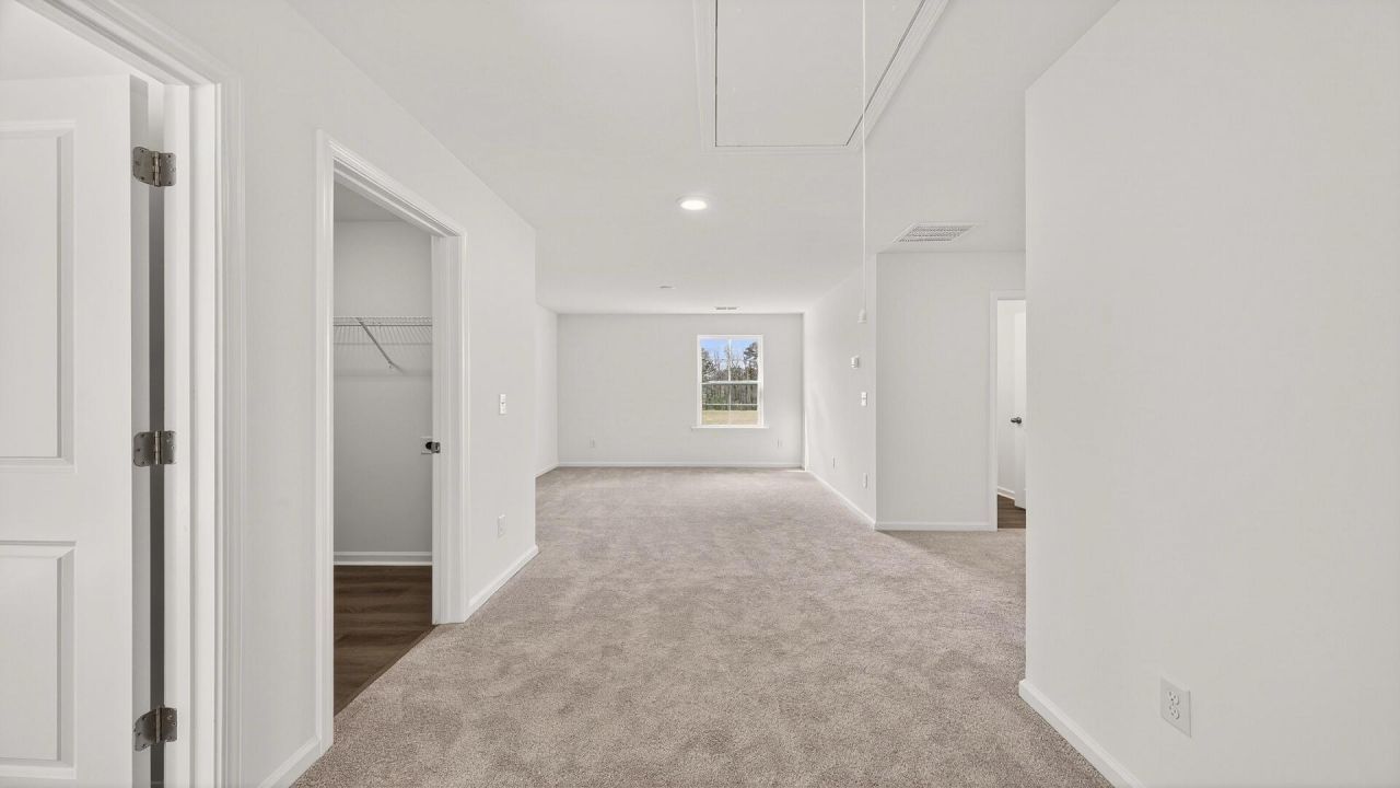 449 Cadbury Loop Photo 11