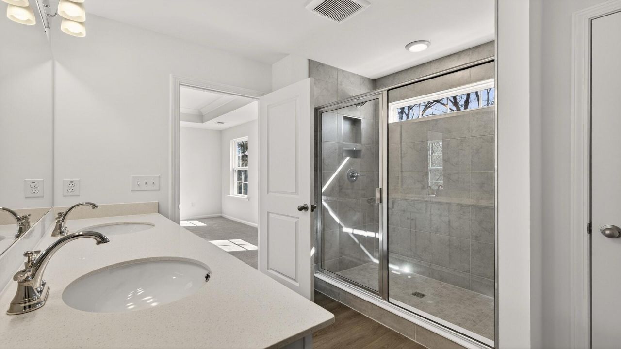 449 Cadbury Loop Photo 15