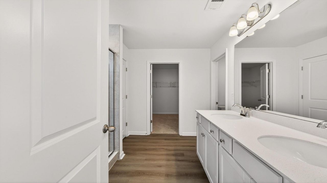 449 Cadbury Loop Photo 16