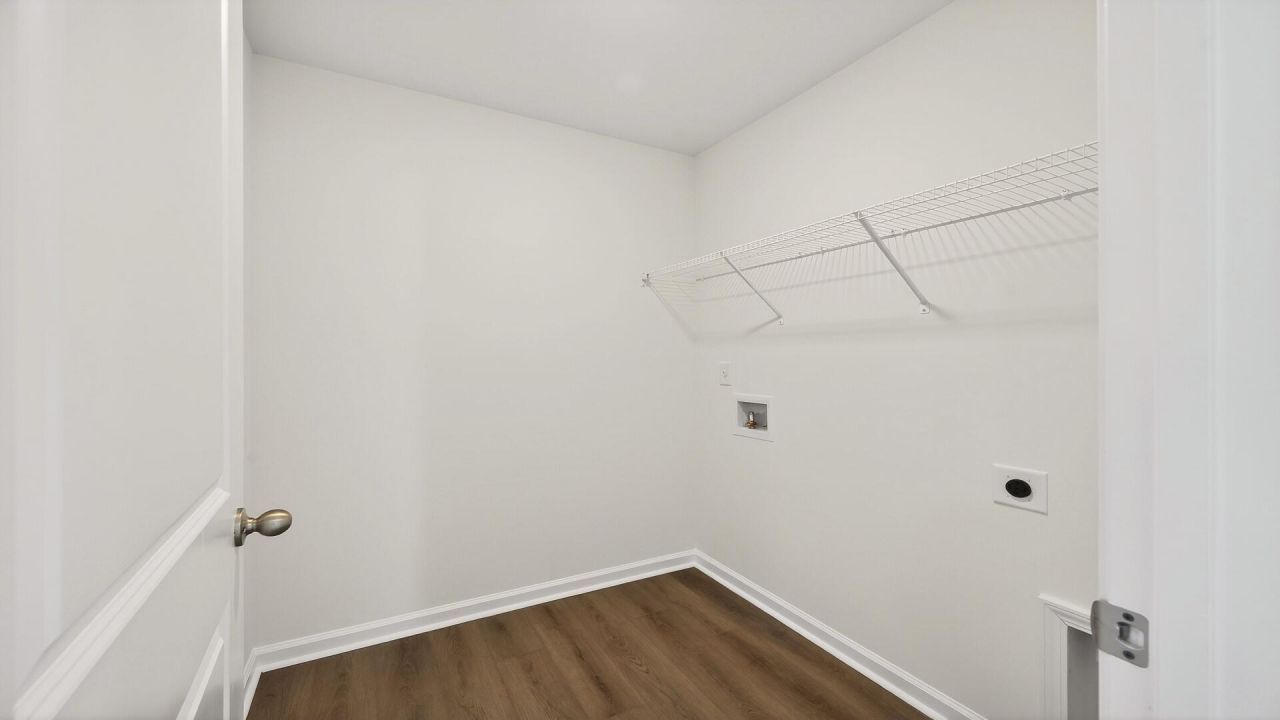 449 Cadbury Loop Photo 18