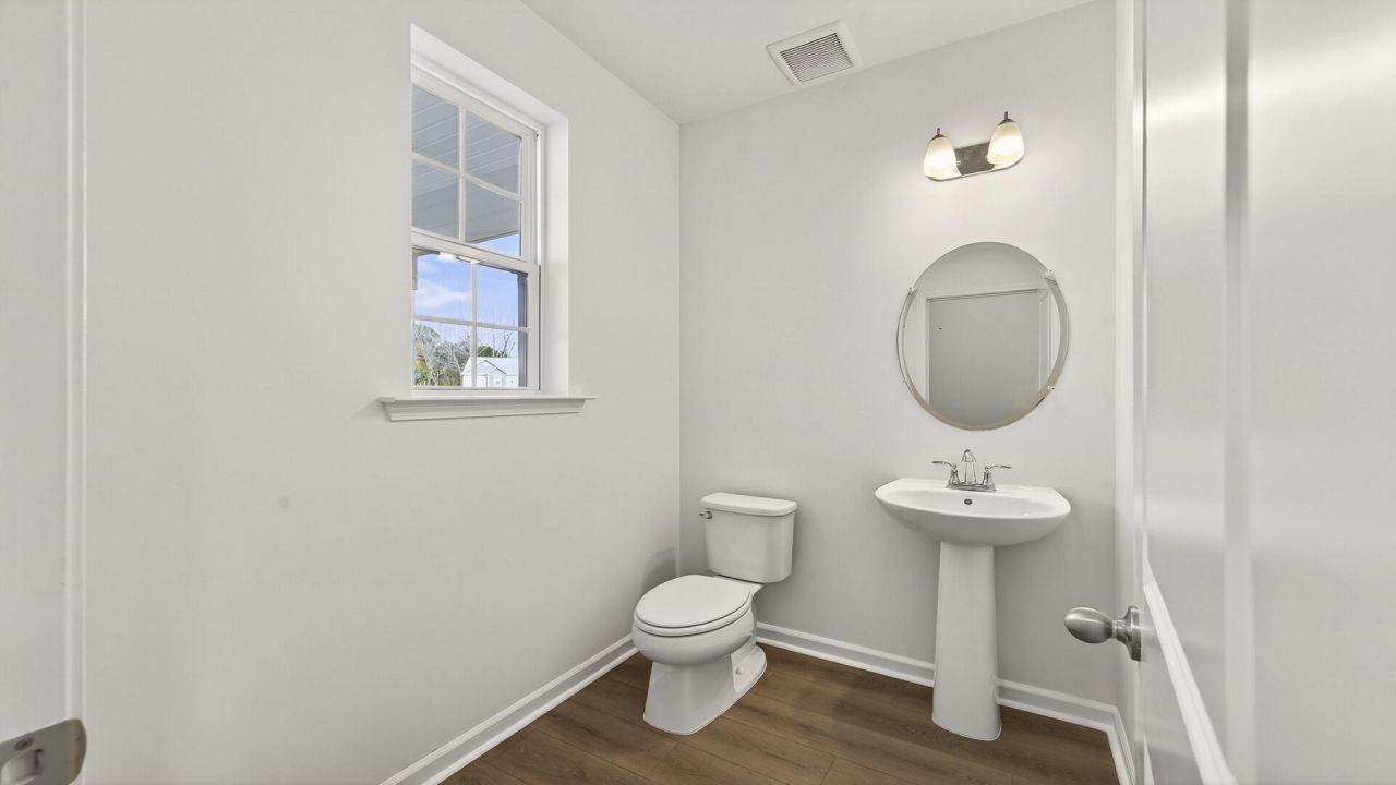 449 Cadbury Loop Photo 4