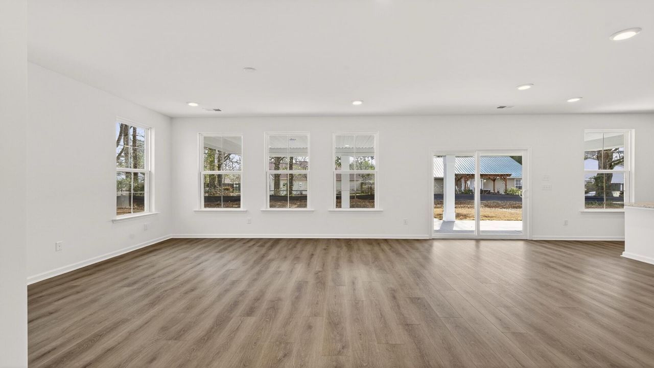 449 Cadbury Loop Photo 6