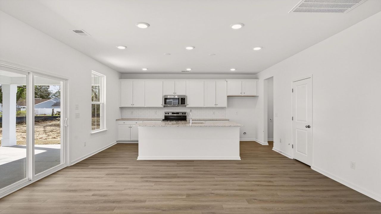 449 Cadbury Loop Photo 9