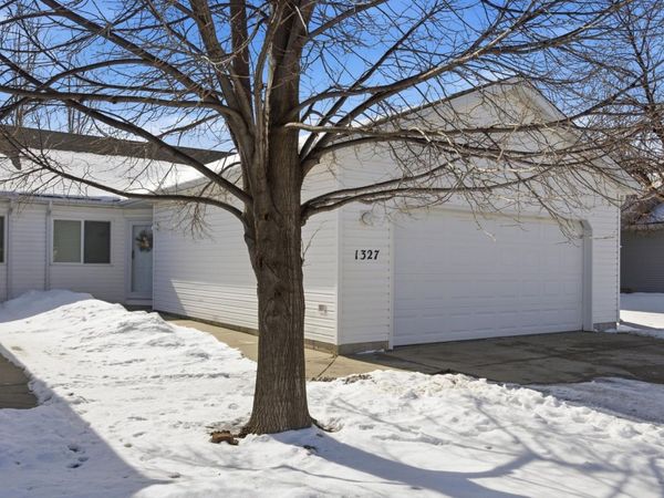 1327 32nd Street Circle S, Moorhead, MN 56560