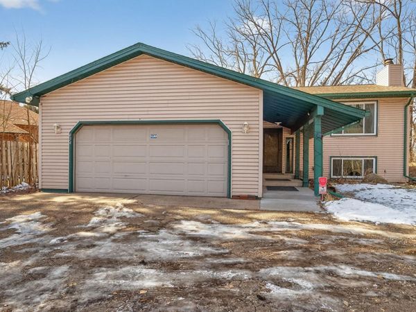 434 Wheelock Parkway E, Saint Paul, MN 55130