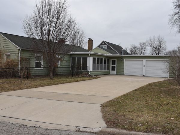 700 25th Street NE, Cedar Rapids, IA 52402