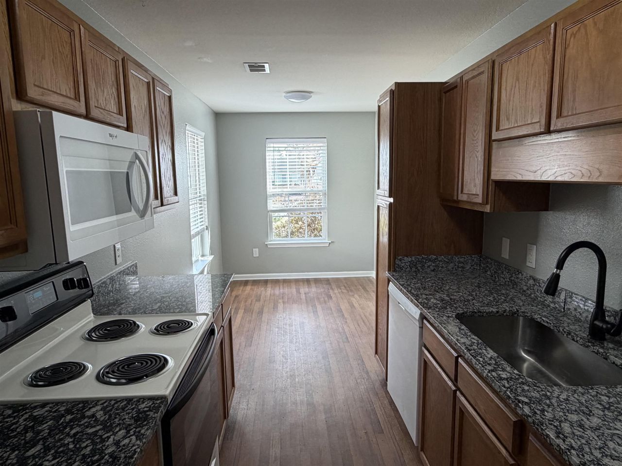 900 Silvercrest Dr.  Photo 11