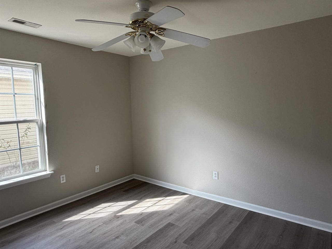 900 Silvercrest Dr.  Photo 12